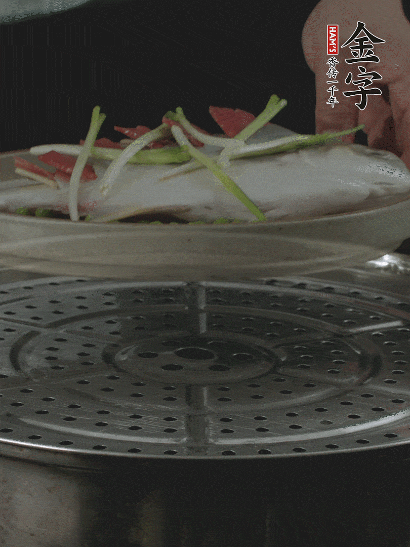水開(kāi)后，大火上鍋蒸8～10分鐘。