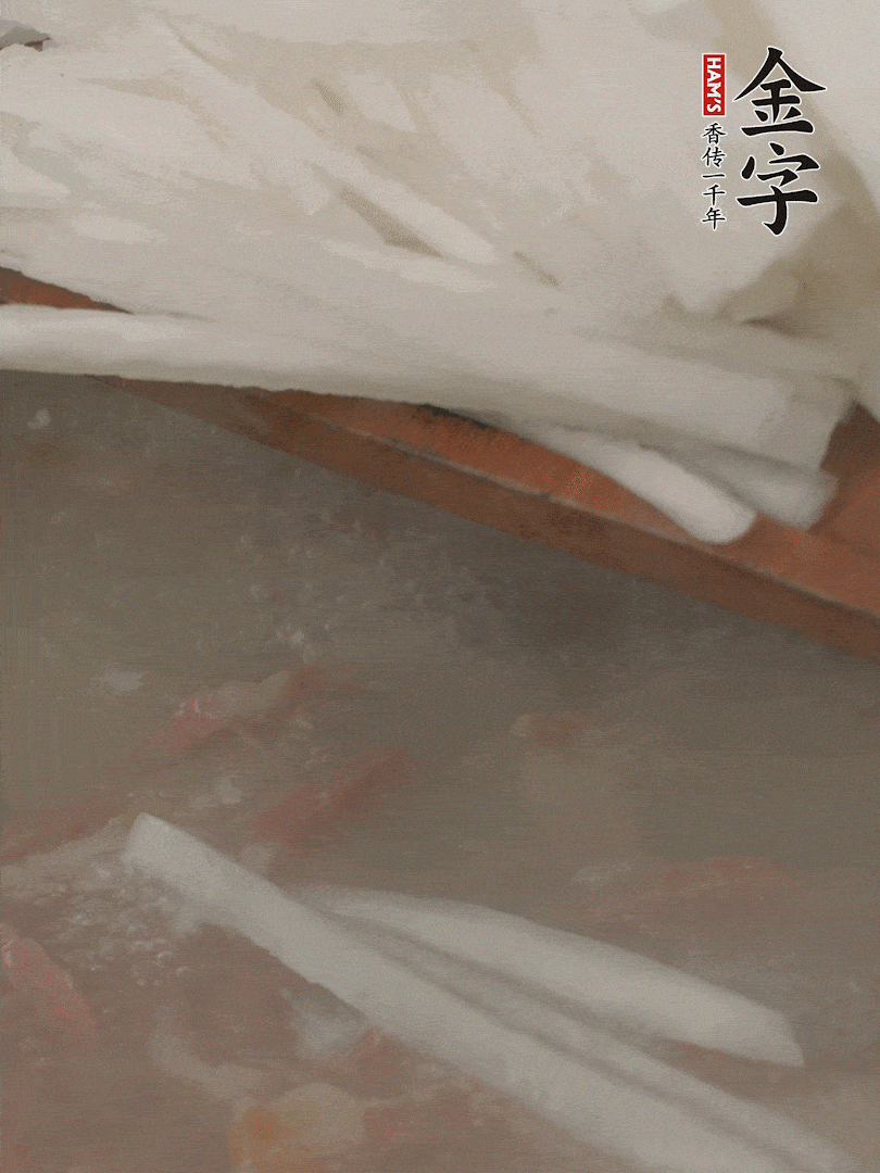 放蘿卜絲，燉5分鐘。