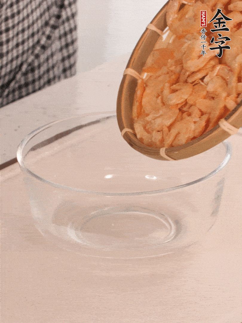 海米提前用溫水浸泡一會(huì)。