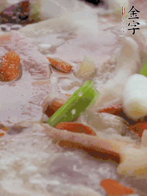最后下枸杞、蒜白。