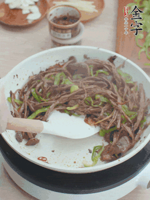 少許鹽調(diào)味。