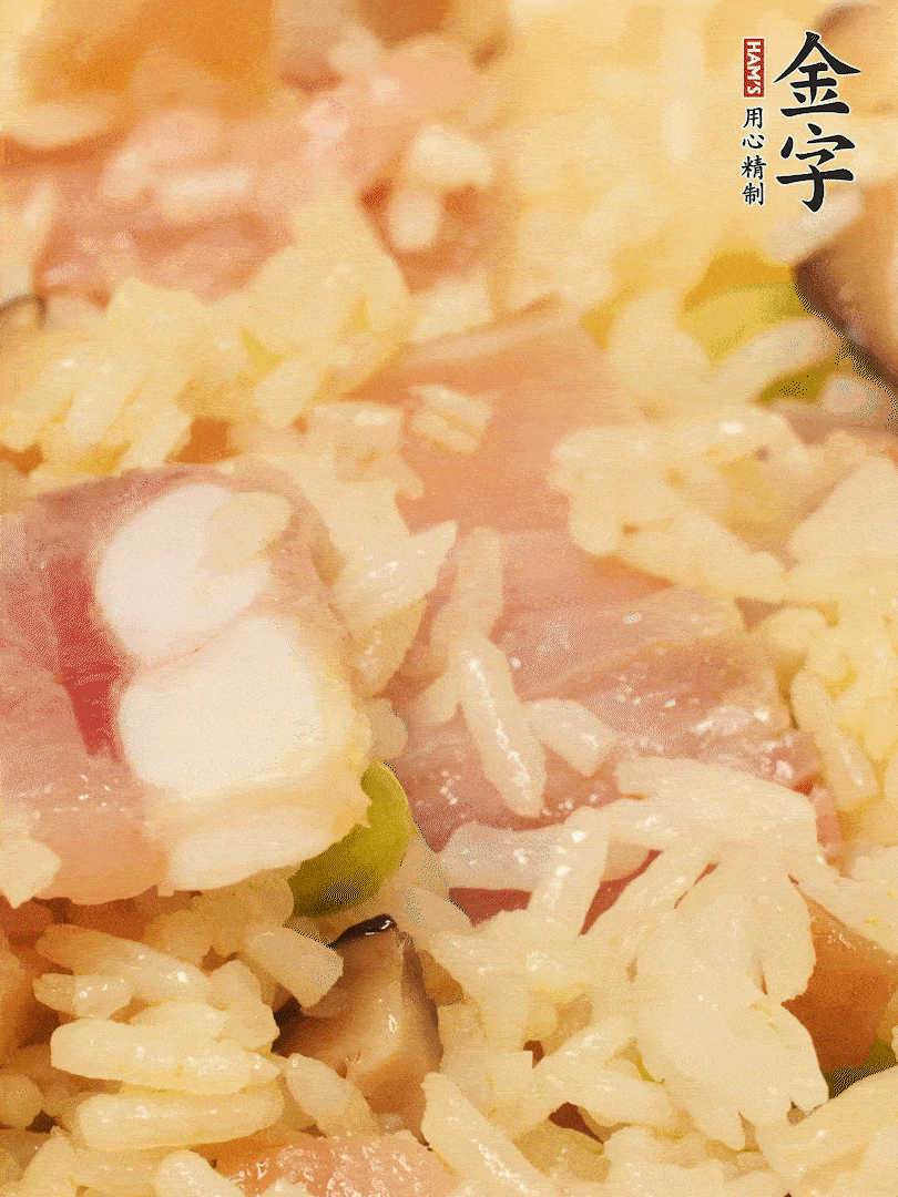 下米飯、蝦米繼續(xù)翻炒