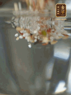 雜糧提前浸泡6小時(shí)，洗凈后下砂鍋